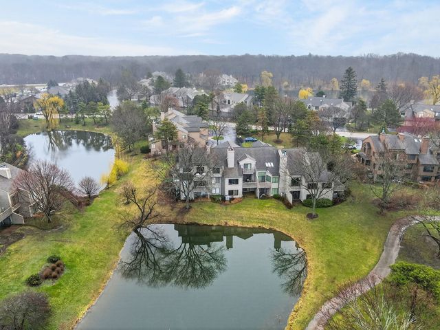 962 Shoreline Road 898, Lake Barrington, IL 60010