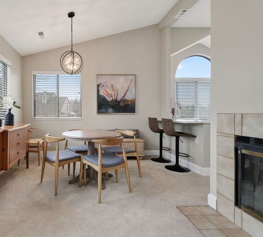 962 Shoreline Road 898, Lake Barrington, IL 60010