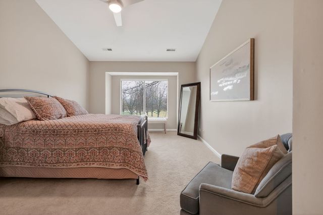 962 Shoreline Road 898, Lake Barrington, IL 60010