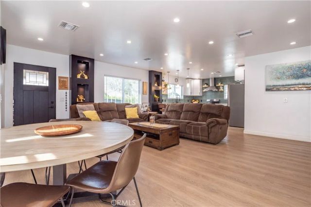 7410 Cozycroft Avenue, Winnetka, CA 91306
