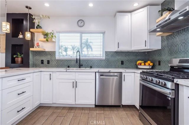 7410 Cozycroft Avenue, Winnetka, CA 91306