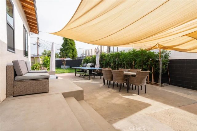 7410 Cozycroft Avenue, Winnetka, CA 91306