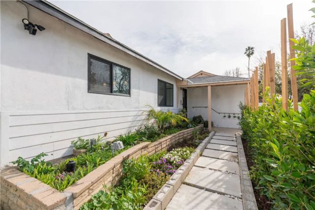 7410 Cozycroft Avenue, Winnetka, CA 91306