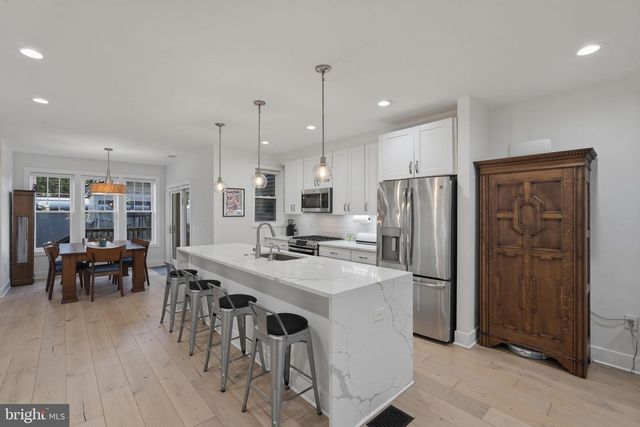 445 KENYON ST NW, Washington, DC 20010