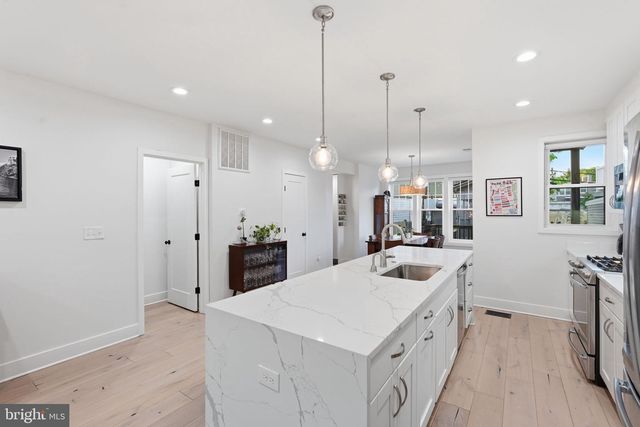 445 KENYON ST NW, Washington, DC 20010
