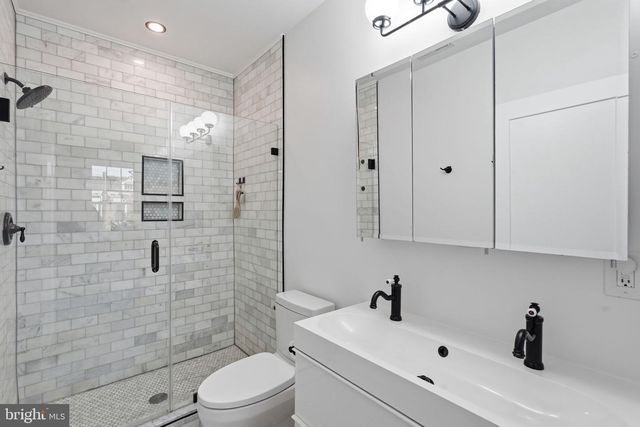 445 KENYON ST NW, Washington, DC 20010