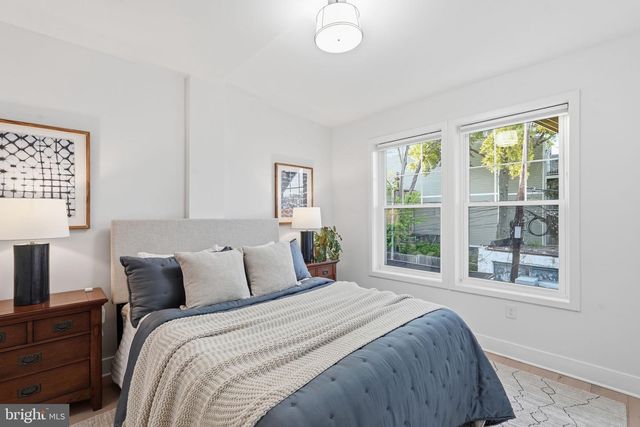 445 KENYON ST NW, Washington, DC 20010
