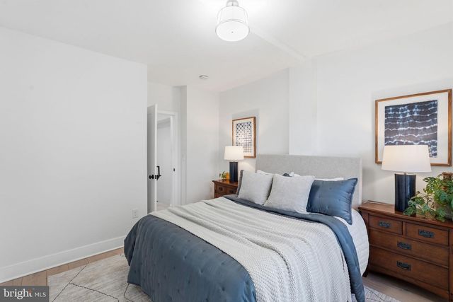 445 KENYON ST NW, Washington, DC 20010