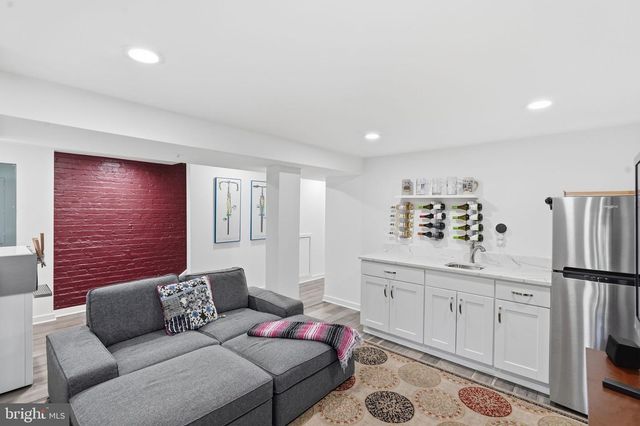 445 KENYON ST NW, Washington, DC 20010