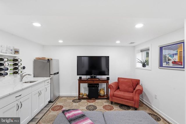 445 KENYON ST NW, Washington, DC 20010