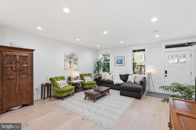 445 KENYON ST NW, Washington, DC 20010