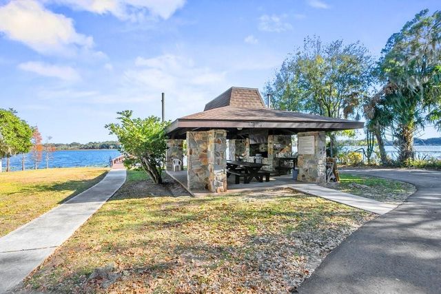 1204 LADY GUINEVERE DRIVE, Valrico, FL 33594