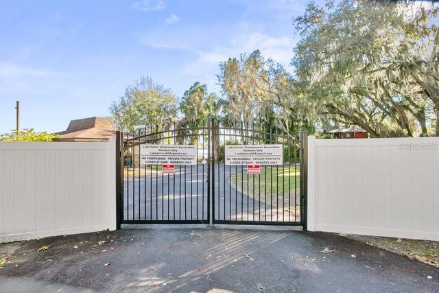 1204 LADY GUINEVERE DRIVE, Valrico, FL 33594