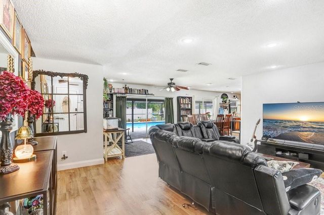 1204 LADY GUINEVERE DRIVE, Valrico, FL 33594