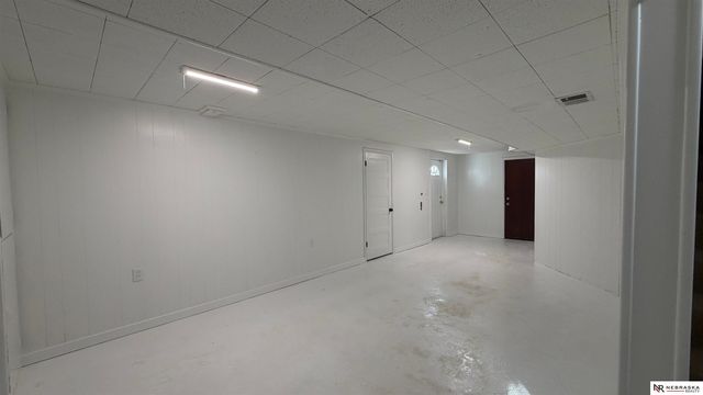 5548 N 61 Street, Omaha, NE 68104