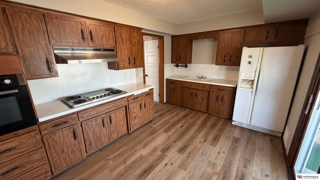 5548 N 61 Street, Omaha, NE 68104