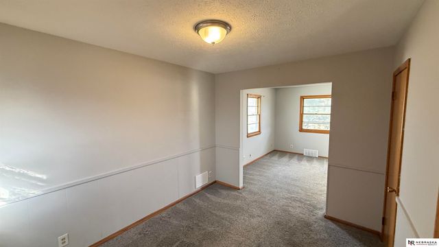 5548 N 61 Street, Omaha, NE 68104