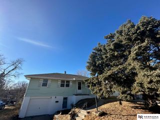 5548 N 61 Street, Omaha, NE 68104