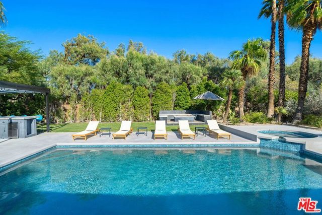 2660 N Farrell Drive, Palm Springs, CA 92262