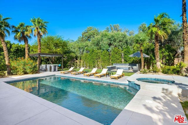 2660 N Farrell Drive, Palm Springs, CA 92262