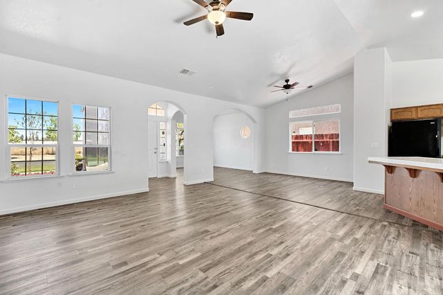 1742 Acacia Avenue, Sanger, CA 93657