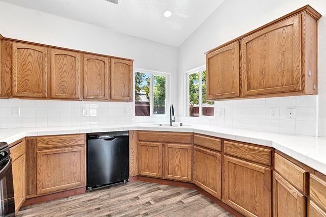 1742 Acacia Avenue, Sanger, CA 93657