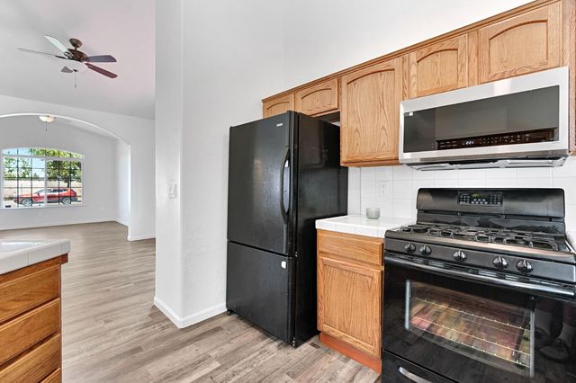 1742 Acacia Avenue, Sanger, CA 93657