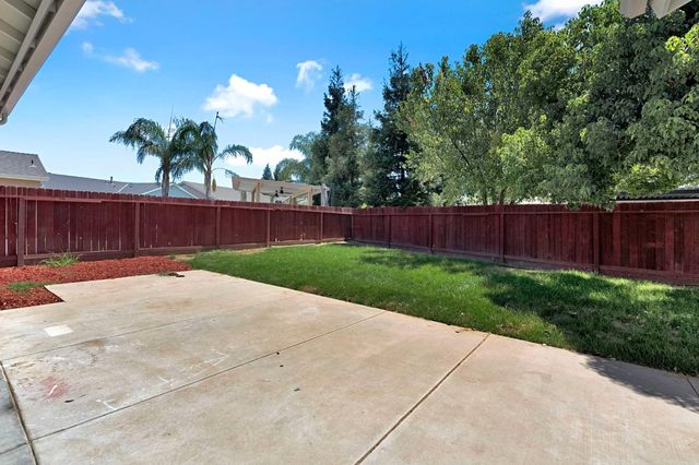 1742 Acacia Avenue, Sanger, CA 93657