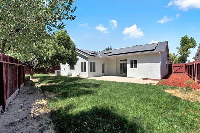 1742 Acacia Avenue, Sanger, CA 93657