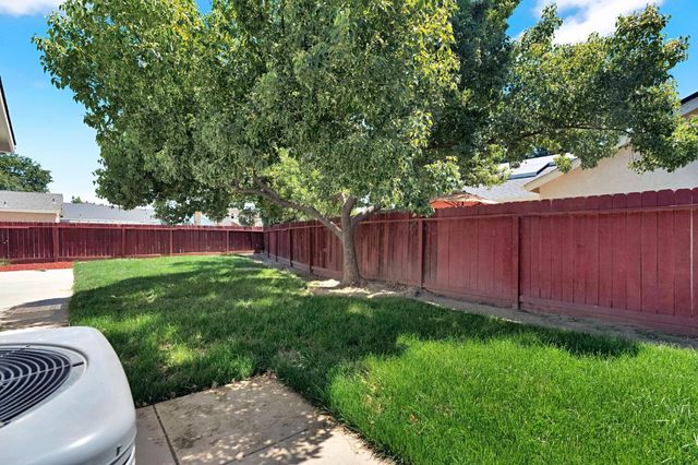 1742 Acacia Avenue, Sanger, CA 93657