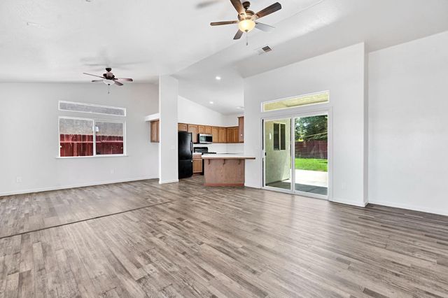 1742 Acacia Avenue, Sanger, CA 93657