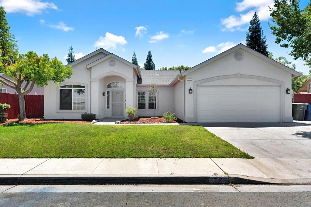 1742 Acacia Avenue, Sanger, CA 93657