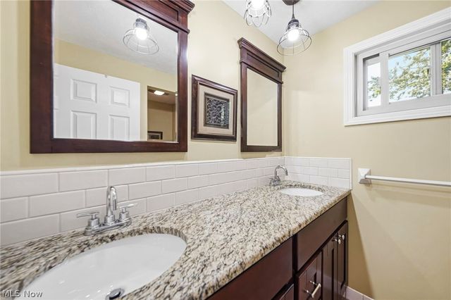 27631 Edgepark Boulevard, North Olmsted, OH 44070