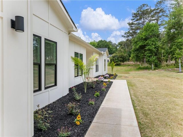 586 Cook Drive, Ellenwood, GA 30294