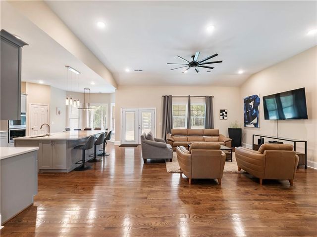 586 Cook Drive, Ellenwood, GA 30294