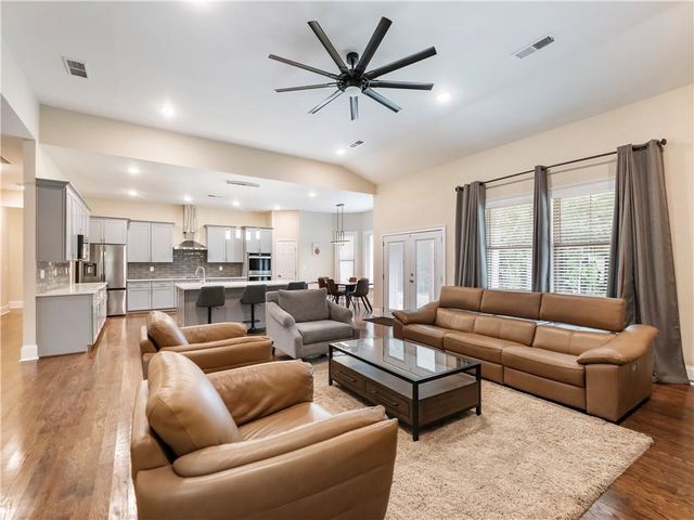 586 Cook Drive, Ellenwood, GA 30294