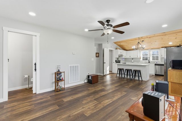 200 Church St, Loretto, TN 38469