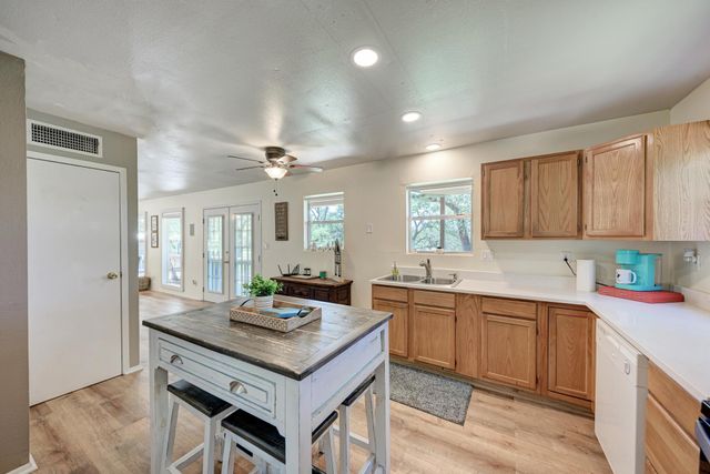 6706 Fm 690, Burnet, TX 78611