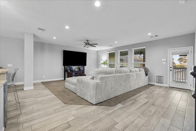 207 W 6th Street, Kemah, TX 77565