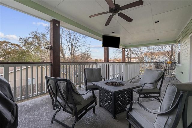 207 W 6th Street, Kemah, TX 77565