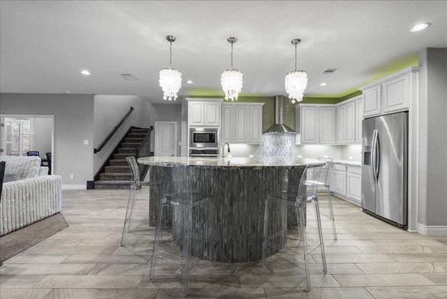 207 W 6th Street, Kemah, TX 77565