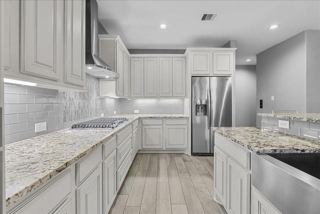 207 W 6th Street, Kemah, TX 77565