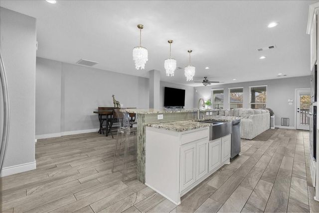 207 W 6th Street, Kemah, TX 77565