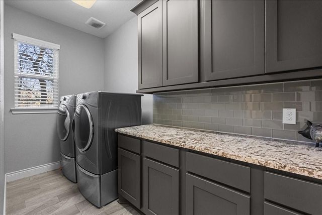 207 W 6th Street, Kemah, TX 77565