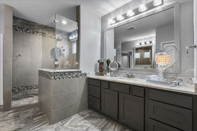 207 W 6th Street, Kemah, TX 77565