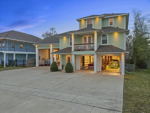 207 W 6th Street, Kemah, TX 77565