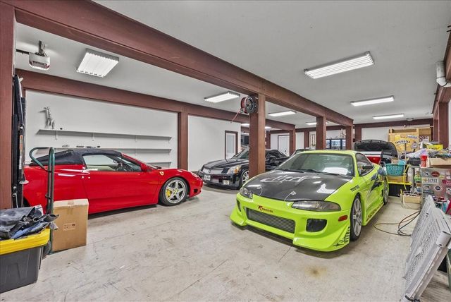 207 W 6th Street, Kemah, TX 77565