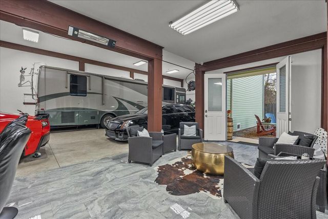 207 W 6th Street, Kemah, TX 77565