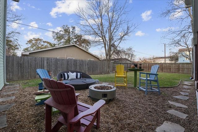 207 W 6th Street, Kemah, TX 77565