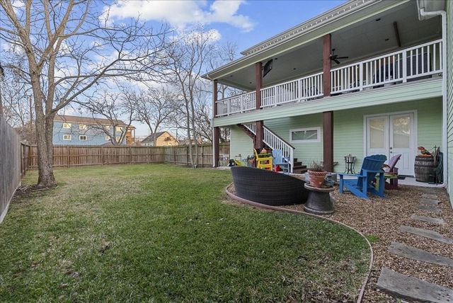 207 W 6th Street, Kemah, TX 77565